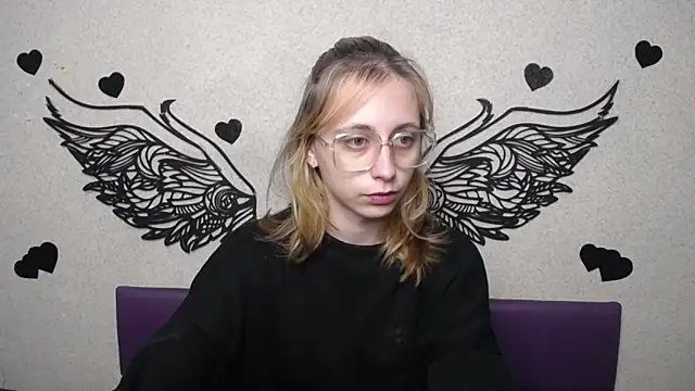 TracyLll online show from 11/30/25, 11:47