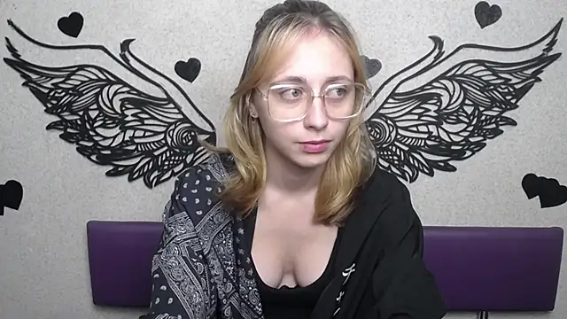 TracyLll online show from 12/05/25, 06:22