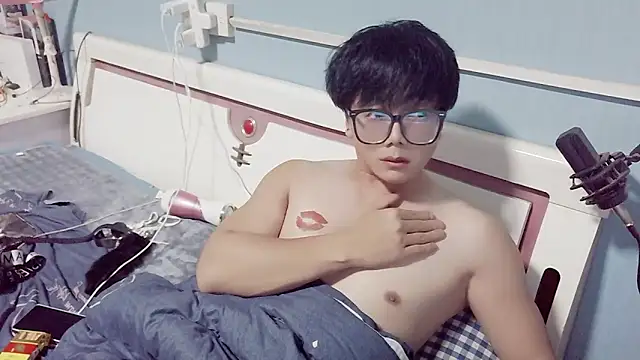 Snapshot of chenwen520 chatting on 10/30/25, 02:07 chenwen520 online show from 10/30/25, 02:07