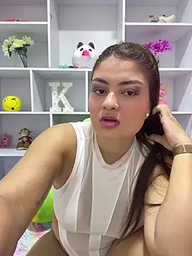 Snapshot of Itskari_ chatting on 11/15/25, 01:03 Itskari online show from 11/15/25, 01:03