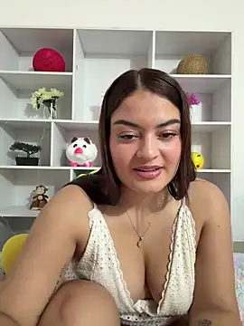 Snapshot of Itskari_ chatting on 11/28/25, 01:19 Itskari online show from 11/28/25, 01:19