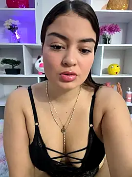 Snapshot of Itskari_ chatting on 12/02/25, 02:23 Itskari online show from 12/02/25, 02:23