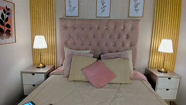 KamyGlam online show from 06/18/26, 08:13