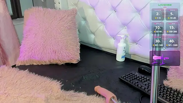 Cristinawhite online show from 11/21/25, 08:29