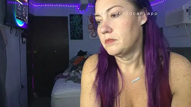 Snapshot of kristallic chatting on 12/21/25, 12:01 kristallic online show from 12/21/25, 12:01