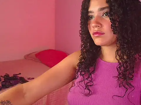 Snapshot of Aprilsweet2005 chatting on 11/11/25, 05:02 Aprilsweet2005 online show from 11/11/25, 05:02