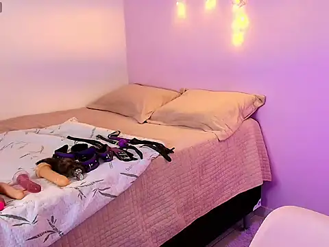 Snapshot of Aprilsweet2005 chatting on 12/15/25, 01:59 Aprilsweet2005 online show from 12/15/25, 01:59