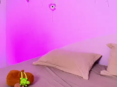 Snapshot of Aprilsweet2005 chatting on 01/14/26, 02:01 Aprilsweet2005 online show from 01/14/26, 02:01