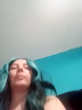 Snapshot of DeepestFantisy_x chatting on 10/31/25, 10:27 DeepestFantisy x online show from 10/31/25, 10:27