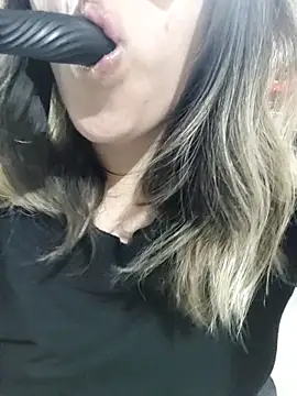 Snapshot of Camilu23 chatting on 10/29/25, 08:54 Camilu23 online show from 10/29/25, 08:54