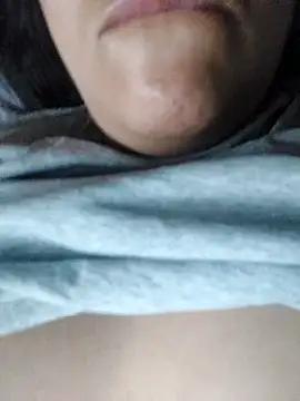 Snapshot of Camilu23 chatting on 12/21/25, 10:28 Camilu23 online show from 12/21/25, 10:28