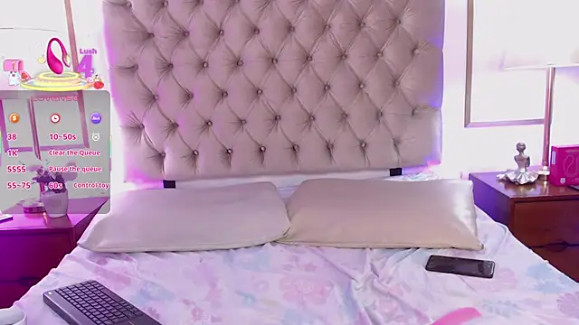 Snapshot of ViolettConnor-x chatting on 11/13/25, 09:25 ViolettConnor-x online show from 11/13/25, 09:25