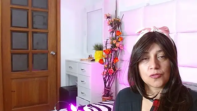 Caroline belle online show from 11/13/25, 04:11