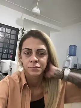 Snapshot of sabrinaneves chatting on 12/13/25, 08:14 sabrinaneves online show from 12/13/25, 08:14