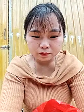 Snapshot of matbiec- chatting on 12/23/25, 06:44 matbiec- online show from 12/23/25, 06:44