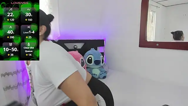 Snapshot of Isa-Giraldo chatting on 02/05/26, 01:49 Isa-Giraldo online show from 02/05/26, 01:49