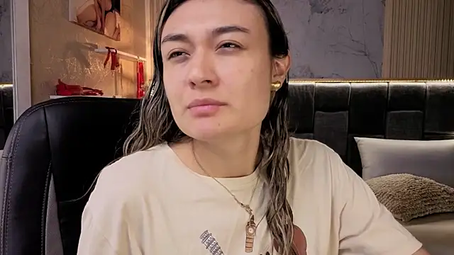 Im-Lola online show from 11/29/25, 11:19