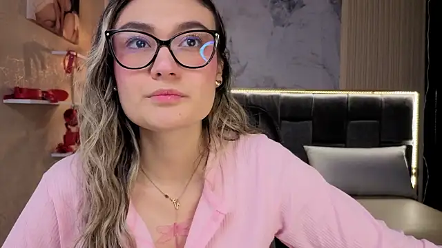 Im-Lola online show from 12/03/25, 07:56