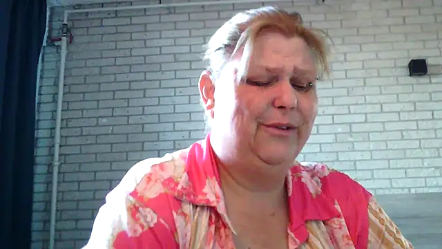 Sylviastar46 online show from 04/24/26, 05:32