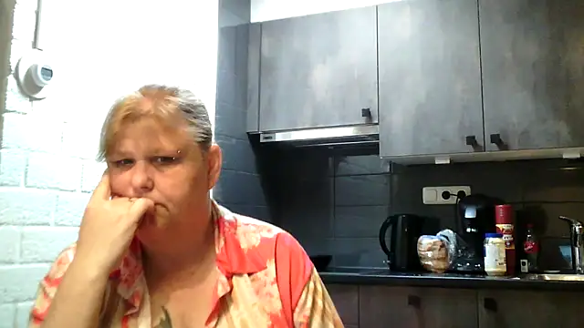 Sylviastar46 online show from 04/29/26, 08:07