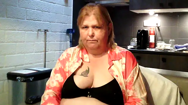 Sylviastar46 online show from 05/06/26, 04:34
