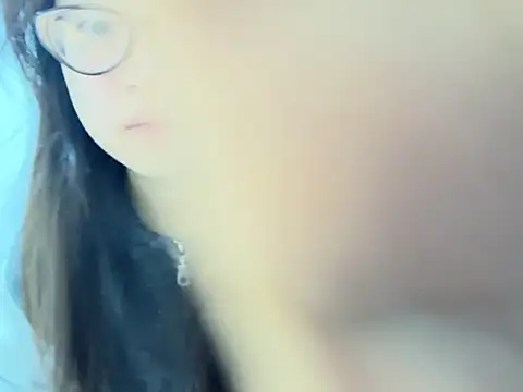 Snapshot of xiaojingzi66 chatting on 12/03/25, 12:14 xiaojingzi66 online show from 12/03/25, 12:14