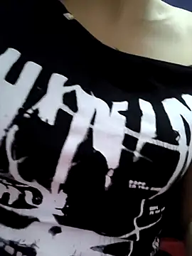 Snapshot of Agine222 chatting on 10/31/25, 02:45 Agine222 online show from 10/31/25, 02:45