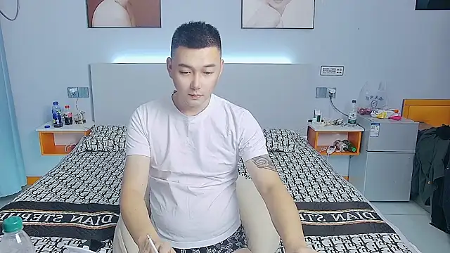 Snapshot of xiao8787 chatting on 11/01/25, 12:18 xiao8787 online show from 11/01/25, 12:18