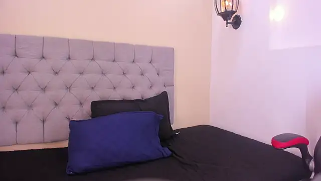 MiaBloom   online show from 11/13/25, 11:09