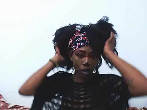 Snapshot of Ninjainia chatting on 10/31/25, 03:35 Ninjainia online show from 10/31/25, 03:35