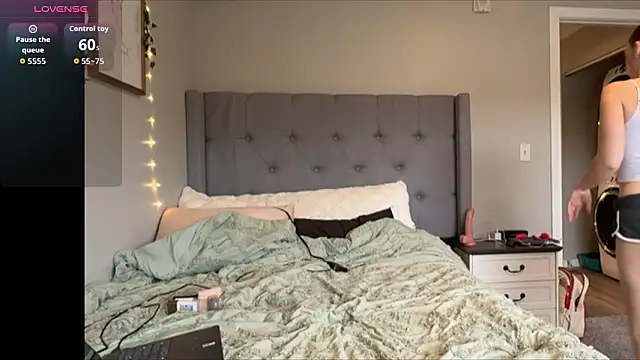 Snapshot of sables_world chatting on 03/23/26, 02:21 sables world online show from 03/23/26, 02:21