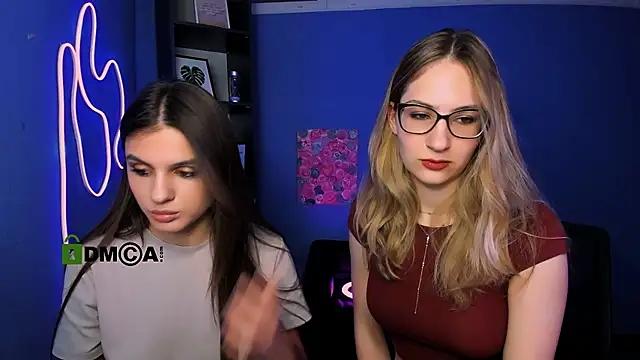 lisa dark  online show from 04/24/26, 07:49