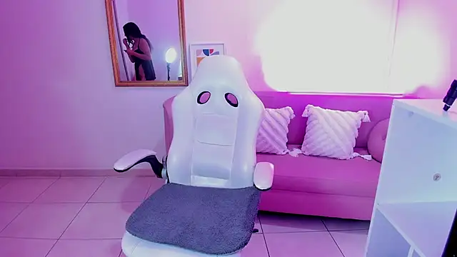 Snapshot of Mia_Greco1 chatting on 11/20/25, 12:27 Mia Greco1 online show from 11/20/25, 12:27