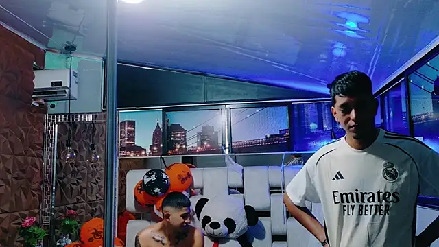 Snapshot of darwinandbrayann chatting on 10/31/25, 12:39 darwinandbrayann online show from 10/31/25, 12:39