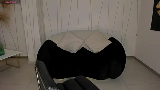 LaurentRosse1 online show from 05/04/26, 08:05