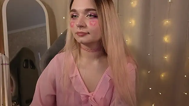 Snapshot of lani1funny chatting on 02/14/26, 12:24 lani1funny online show from 02/14/26, 12:24