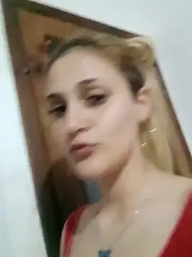 Snapshot of larubia_arg chatting on 11/04/25, 04:00 larubia arg online show from 11/04/25, 04:00