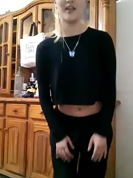 Snapshot of larubia_arg chatting on 11/07/25, 05:07 larubia arg online show from 11/07/25, 05:07