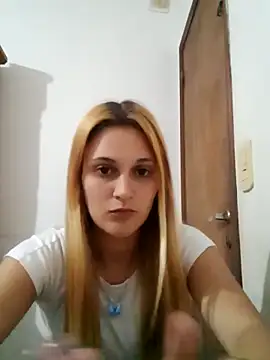 Snapshot of larubia_arg chatting on 11/20/25, 03:50 larubia arg online show from 11/20/25, 03:50