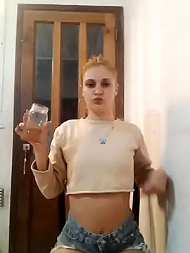 Snapshot of larubia_arg chatting on 01/11/26, 03:33 larubia arg online show from 01/11/26, 03:33
