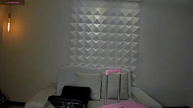 BellaConnorX online show from 06/12/26, 04:00