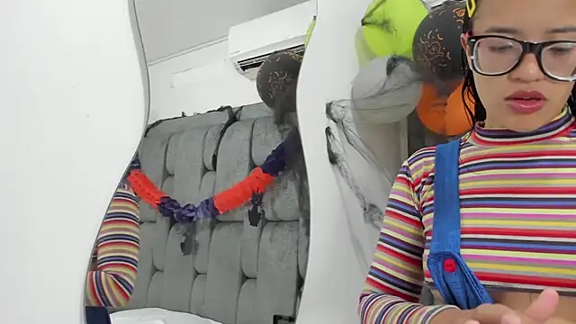 Snapshot of DamianandEva chatting on 11/01/25, 12:40 DamianandEva online show from 11/01/25, 12:40