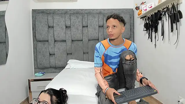 Snapshot of DamianandEva chatting on 11/09/25, 12:14 DamianandEva online show from 11/09/25, 12:14