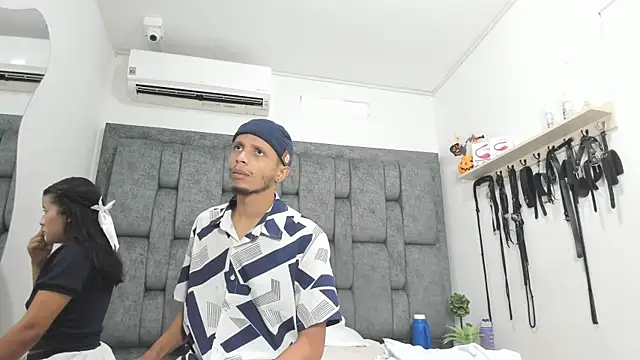 Snapshot of DamianandEva chatting on 11/25/25, 12:16 DamianandEva online show from 11/25/25, 12:16