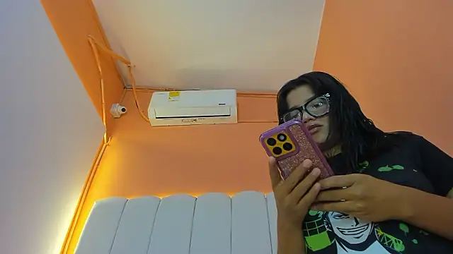 Snapshot of DamianandEva chatting on 01/16/26, 01:04 DamianandEva online show from 01/16/26, 01:04