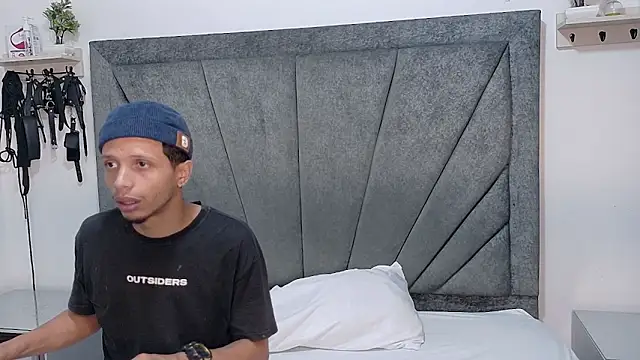 Snapshot of DamianandEva chatting on 01/17/26, 12:54 DamianandEva online show from 01/17/26, 12:54