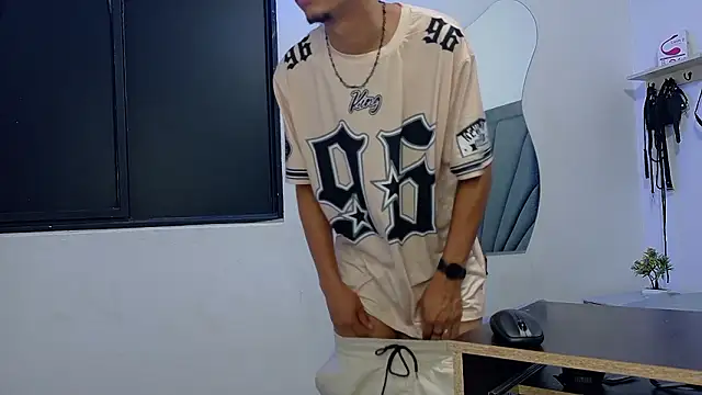 Snapshot of DamianandEva chatting on 03/10/26, 12:32 DamianandEva online show from 03/10/26, 12:32