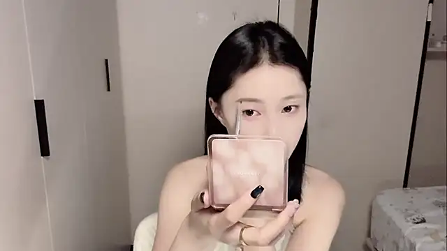 Snapshot of yuyu-33 chatting on 05/20/26, 01:34 yuyu-33 online show from 05/20/26, 01:34
