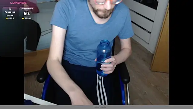 Snapshot of Guttermann chatting on 11/05/25, 08:53 Guttermann online show from 11/05/25, 08:53