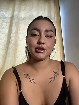 Snapshot of Elina_Hills chatting on 03/23/26, 07:07 Elina Hills online show from 03/23/26, 07:07